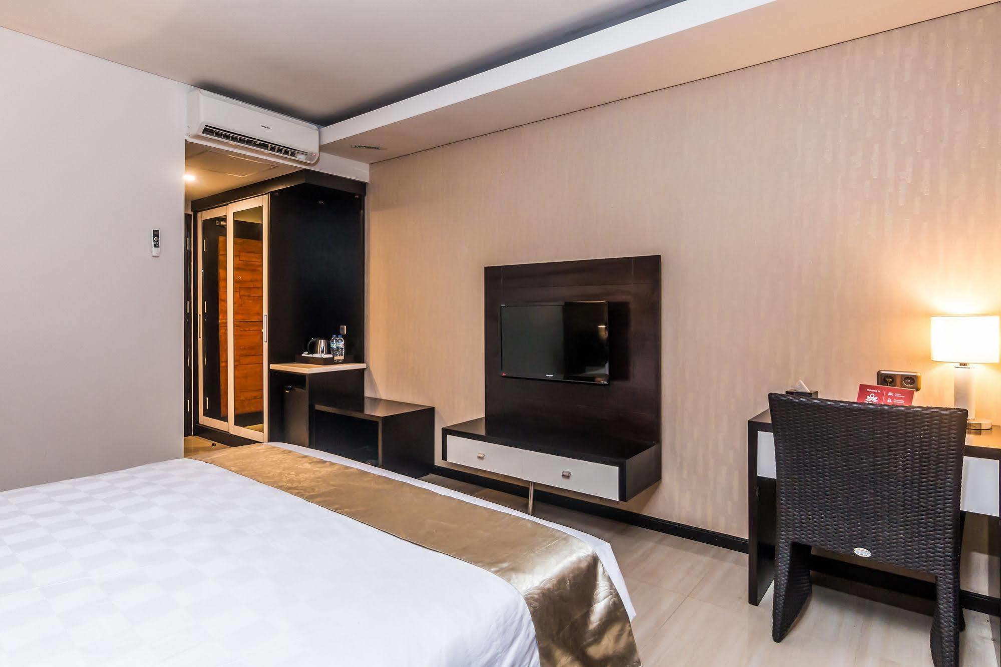 Zen Rooms Denpasar Marlboro Экстерьер фото