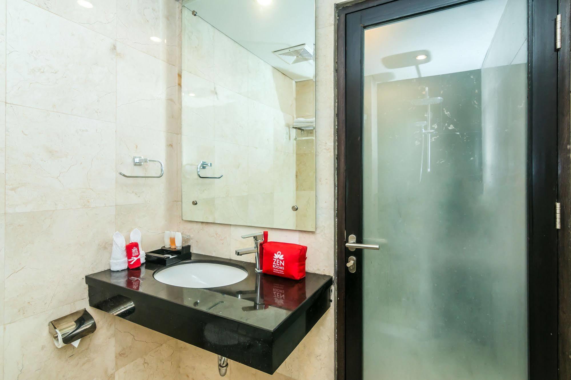 Zen Rooms Denpasar Marlboro Экстерьер фото
